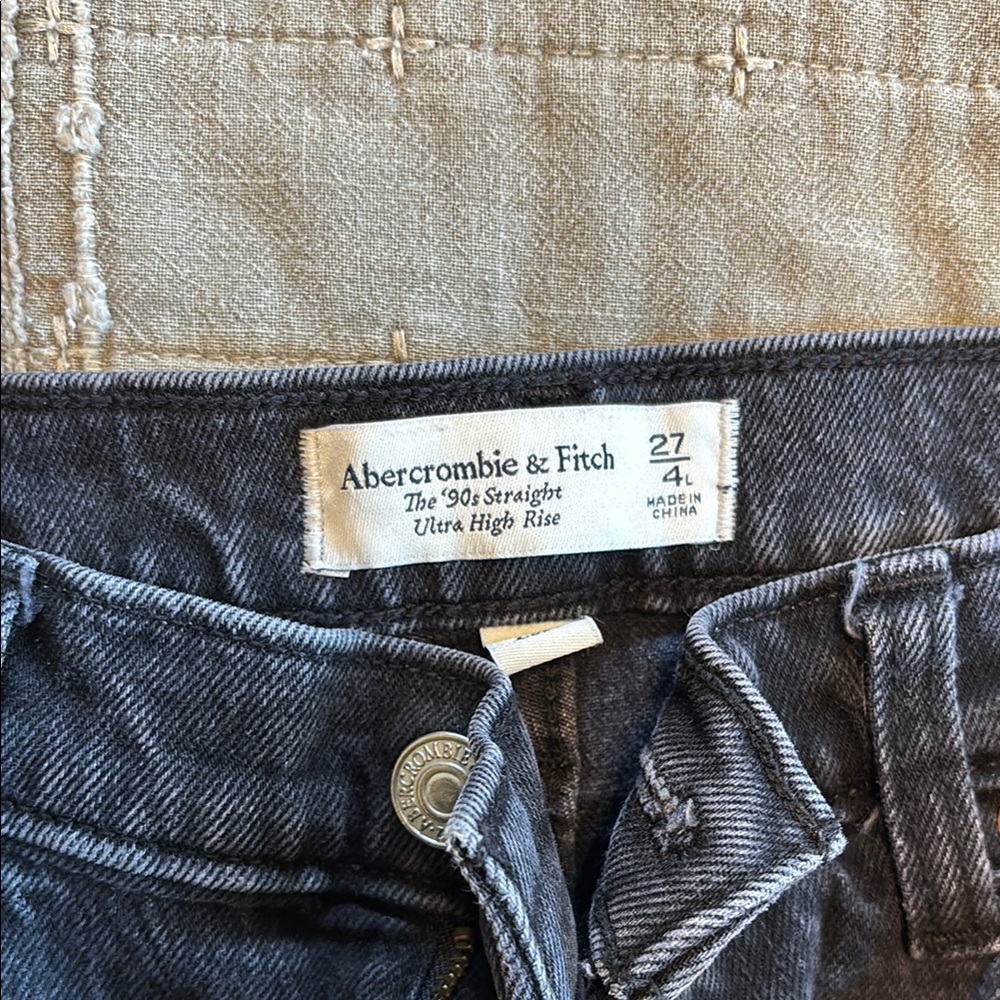 Abercrombie & Fitch the 90’s Straight Ultra High Rise Jeans 27 LONG